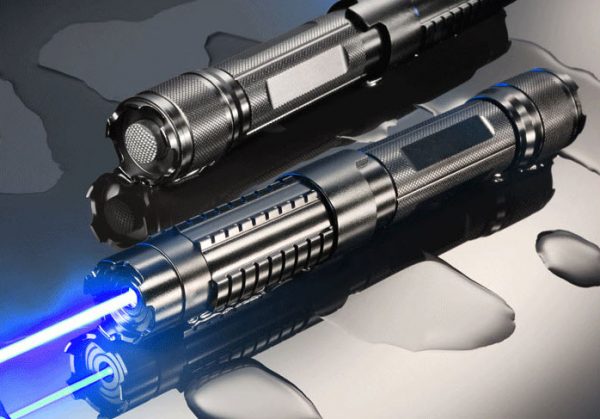 激安 53%OFF! 高品質 2000mW 青色 高出力 レーザーポインター販売店 -- バージョンアップ